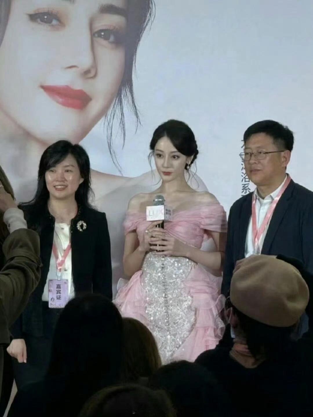 突然意识到脸小了，头围也是硬伤普通人很明星真的有壁，我凭本事让脸小了一圈，但头该