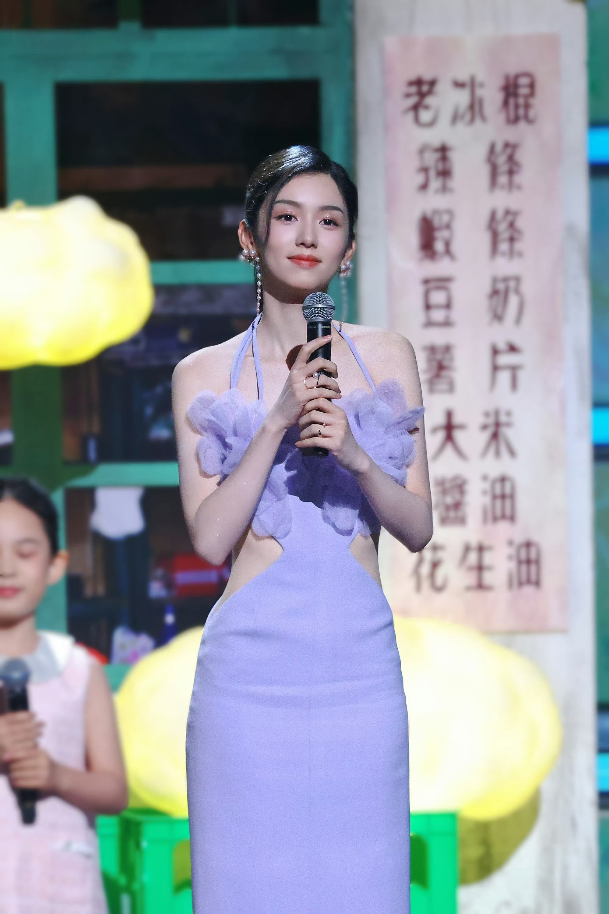 周也｜2024抖音电影奇遇夜内场造型礼服｜Azzi&Osta2024春夏系