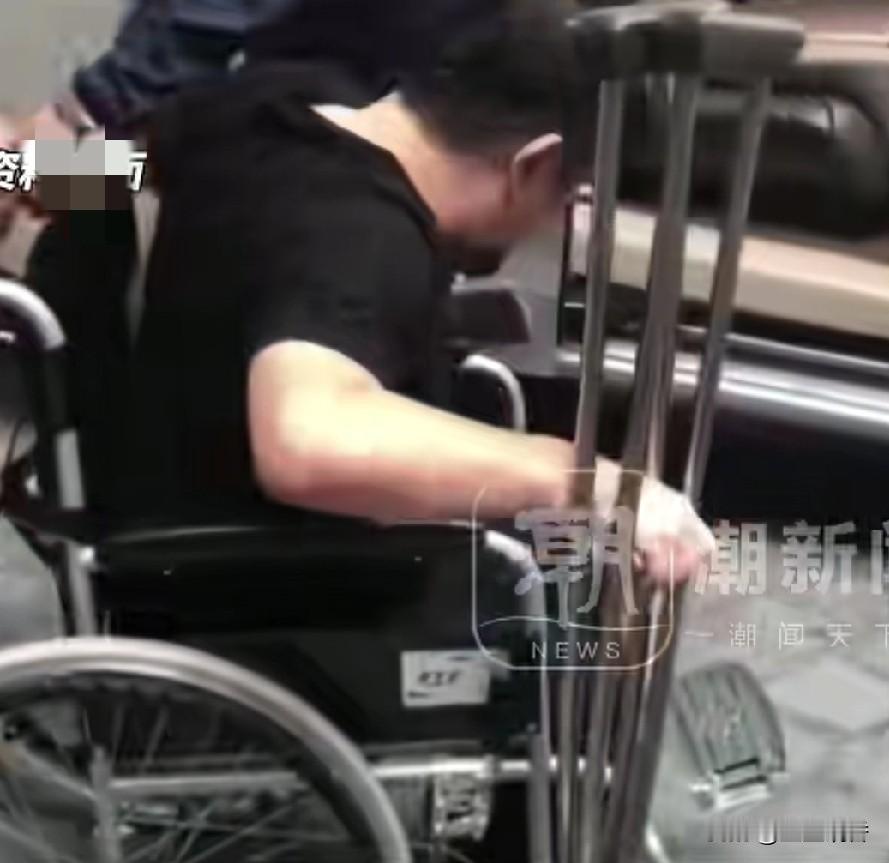 台湾残疾人郑智化在深圳机场所遇到的麻烦，应该说本身不是多大的问题，只是航空公司服