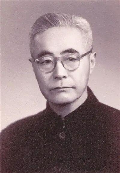 顾颉刚的政治礼遇民主党派职务：民进中央委员，属于中央核心层。1. 