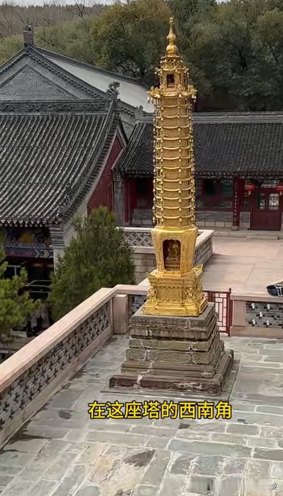 五台山有个奇特事儿，显通寺里指头肚儿大的土地神像，却被称作山西的大土地。原来，五