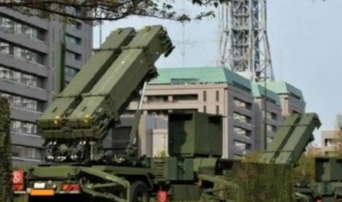 现在非常奇怪的是菲律宾，之前在仁爱礁附近上蹿下跳，又是派破船占礁又是跟着美国搞军