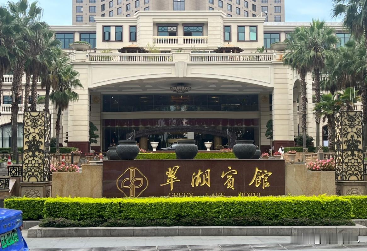 终于找到你了！初到昆明，首站便是翠湖；而来到翠湖，只为翠湖宾馆。这里曾承载着