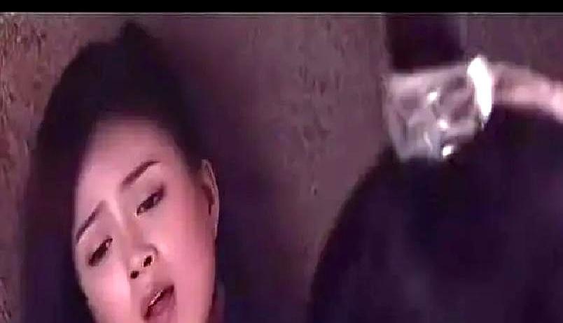 19岁蒋欣拒吻林志颖：蒜味反击拍《天龙八部》时，19岁的蒋欣第一次演吻戏，