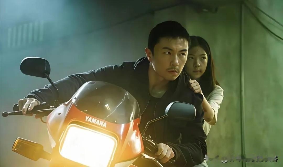 我早说谢苗扛不起票房，偏有人不信，这下直接赔到底朝天！《东北警察故事》系列拍