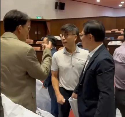 黄国昌呛钟佳滨“性暴力犯”屁股顶超恶心　邀对战民众党团今早（18日）与民进