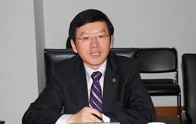 1998年底，申通快递创始人聂腾飞出车祸死亡，几年后，妻子却嫁给了聂腾飞的司机，