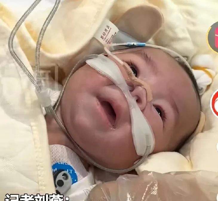 这个孩子叫“小幸运”，其实一点也不幸运。父亲50多岁，母亲是残疾人，生活不能自理