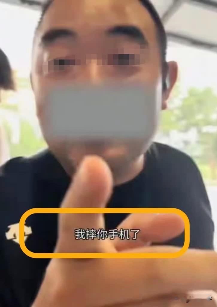 当着外国人的面，这导游直接辱骂女游客，真是有够离谱的。7月7日有网友爆料，在