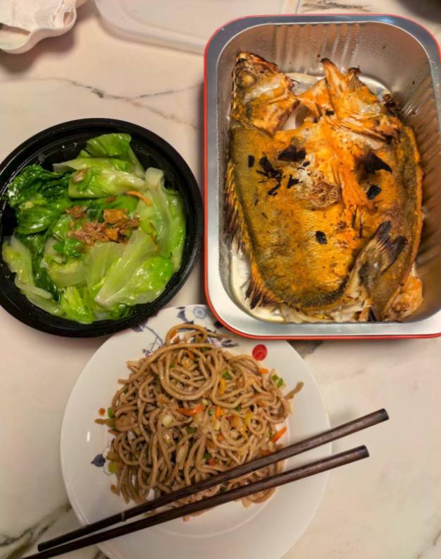 AI处理“西贝危机”的建议我问AI，一个餐饮连锁店老板遇到顾客批评，话题涉及到