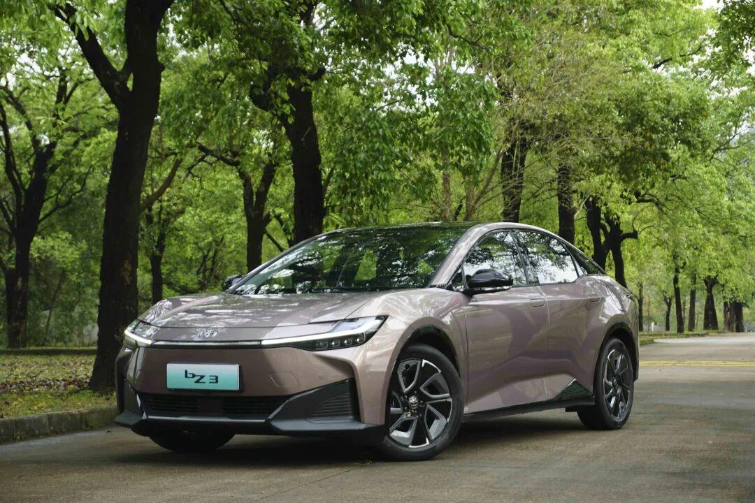 510KM续航领先型优势明显，指导价11.98万还基本没优惠呢。配置上，入门版