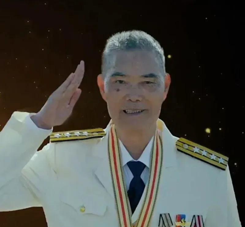 1971年，23岁的女干部李玉枝，嫁给了一个一级伤残战斗英雄。新婚之夜，她却