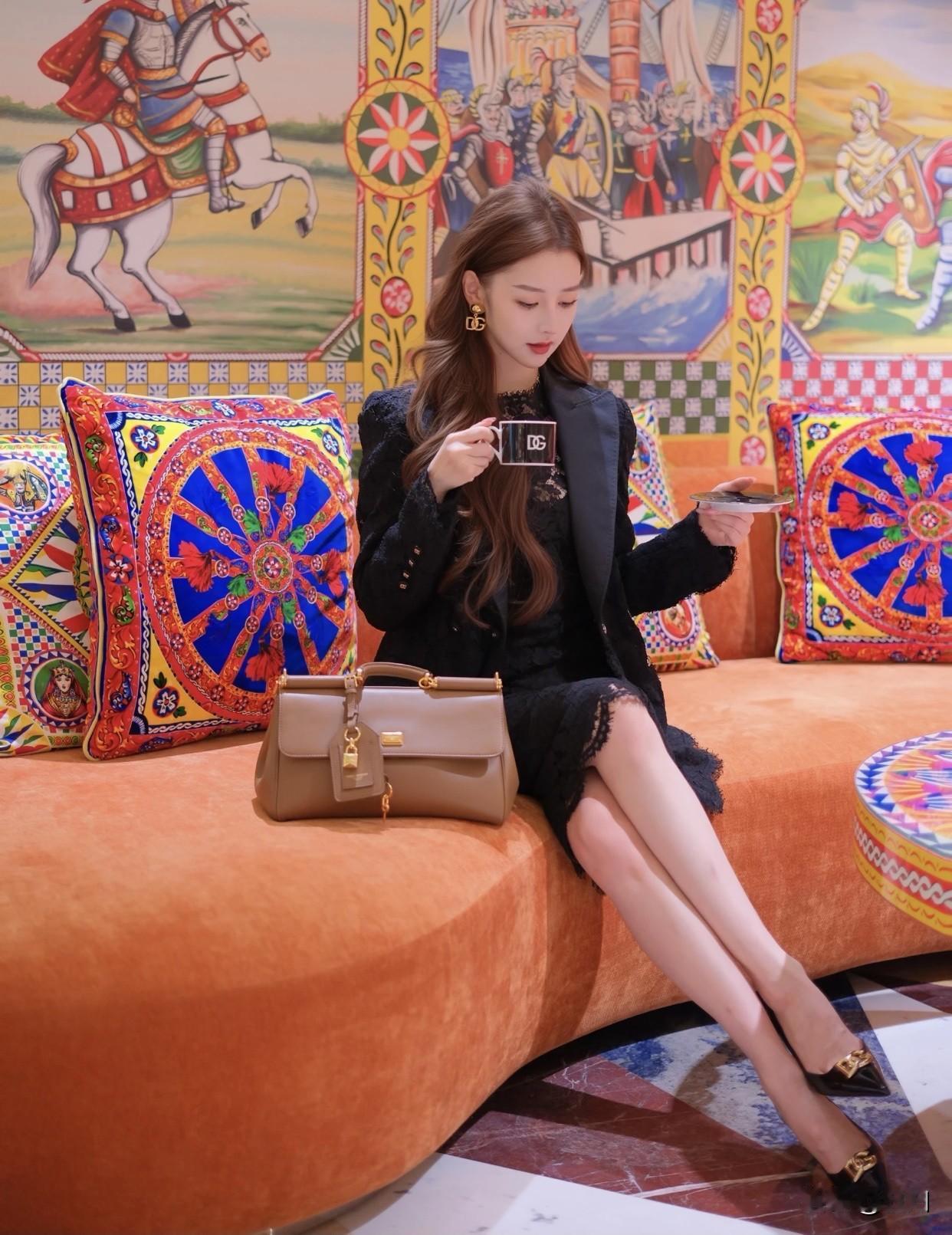 美女的魅力能有多大？美女的魅力还体现在社交上，她们的朋友圈点赞评论总是超多。不得