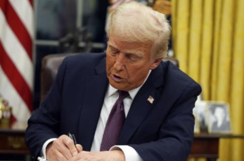美国终于拿出对中国的经济王牌。中美经济战已经不可避免。美国为了对中国拒绝放弃