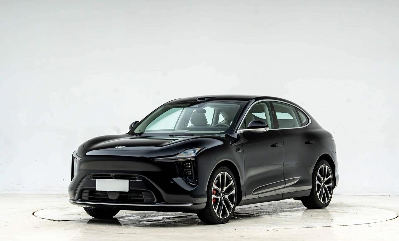 30万内带智驾大SUV，到店实测陪朋友看30万内智驾中大型SUV，跑了三家店。三
