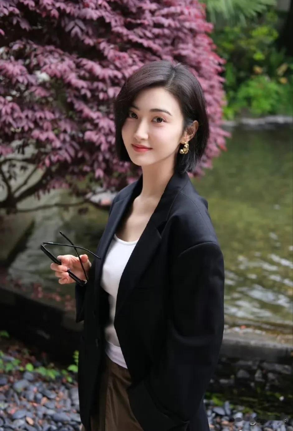 景甜的休闲装穿搭，松弛感满满。