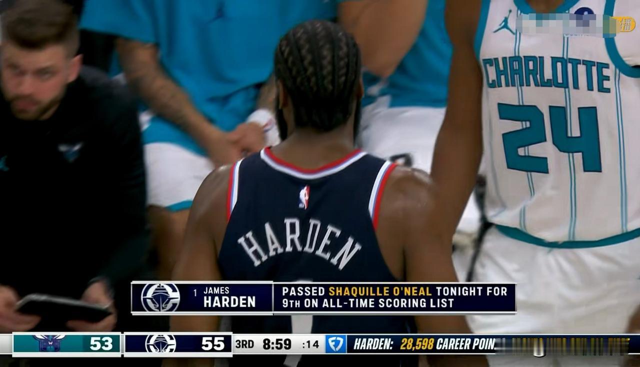 恭喜快船巨星哈登喜迎职业生涯里程碑时刻！在今天快船主场迎战黄蜂的比赛中，目前双方