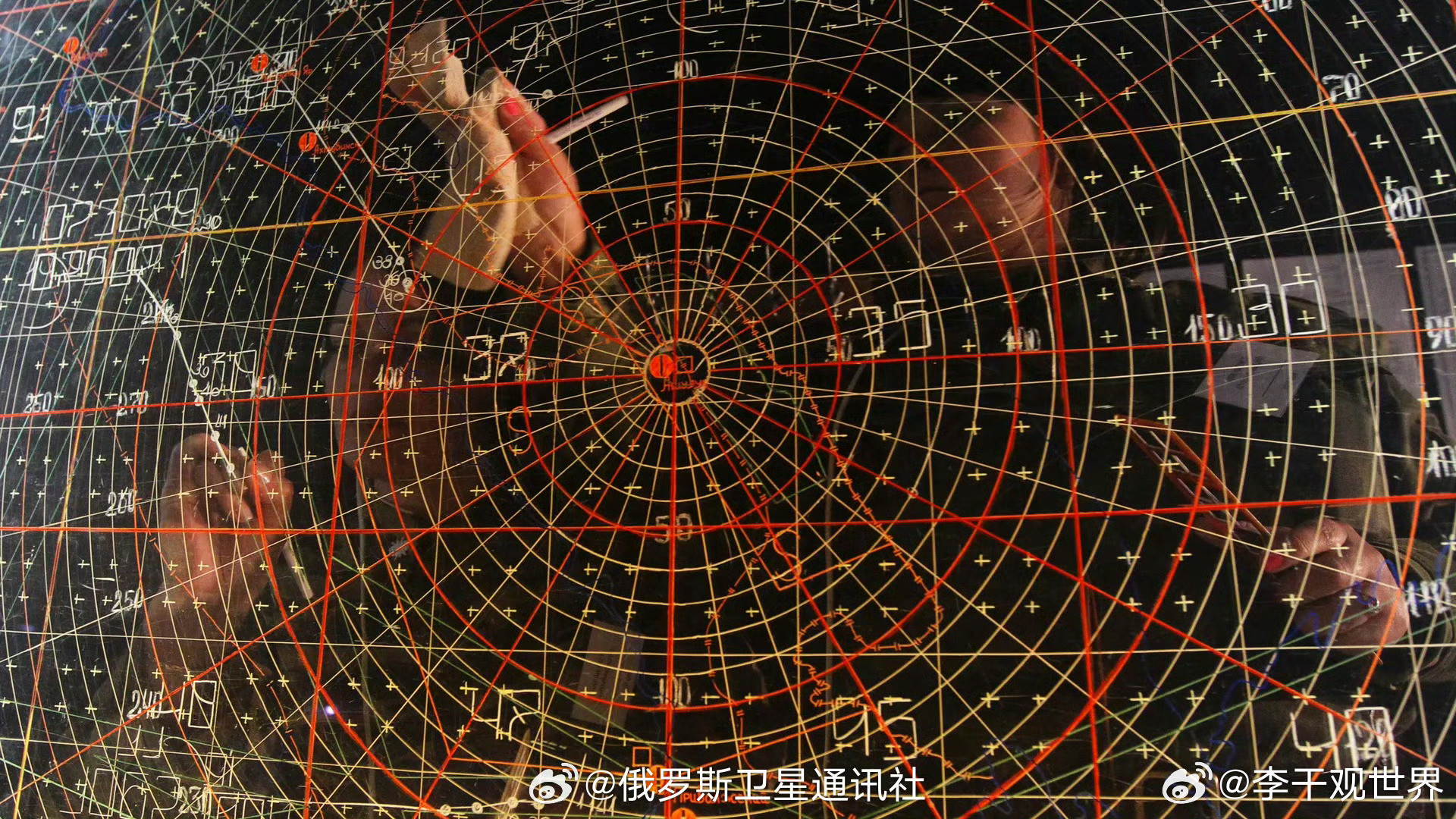 【俄军夜间袭击四座乌军热电厂】俄国防部称，涉及的设施包括基辅的两座热电厂、基辅