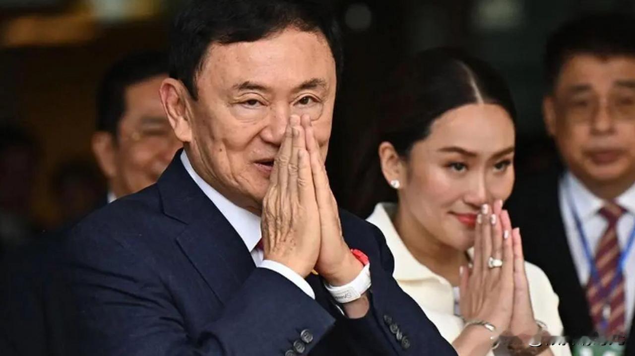 真没有想到啊，泰国前总理他信这么快就获得了假释，这么快就成为了正常人，接下来他就