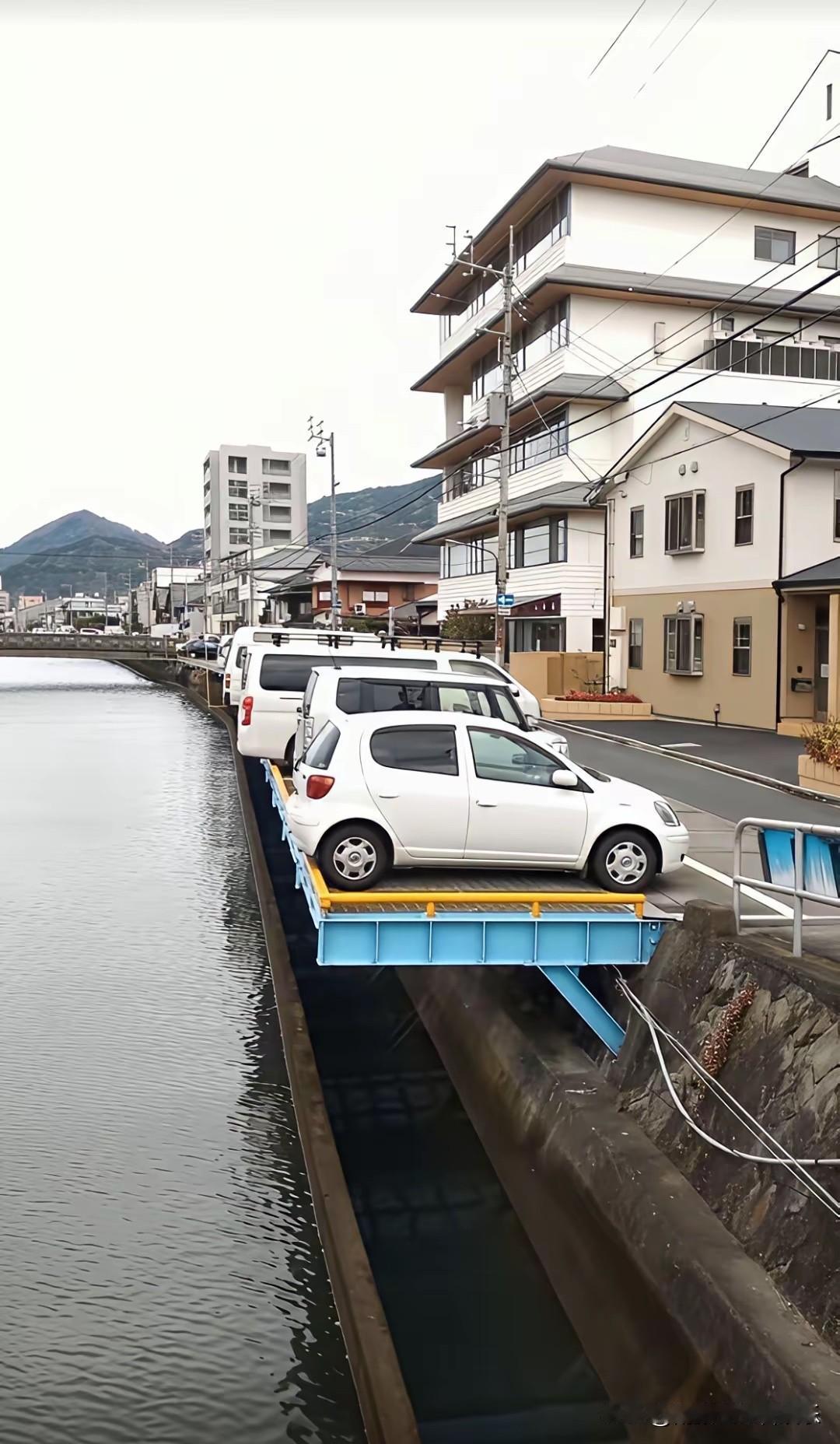 我敢打赌，在中国没有人敢拍板这样子建造。一旦有车开进河里，拍板建造的人吃不了兜着