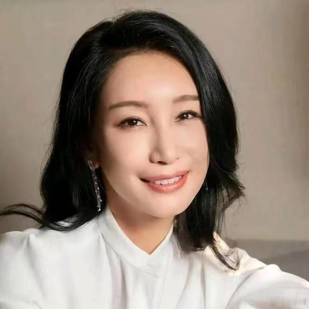 秦海璐向郭麒麟发问:”我同你妈,哪一个更具漂亮之态?“此问题只要稍有犹豫哪