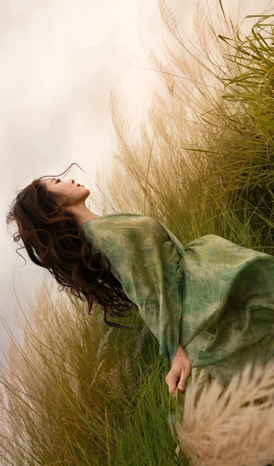 孤独不是因为周围没有人，而是因为无法交流自己重视的事，或持有一些他人觉得无法接受