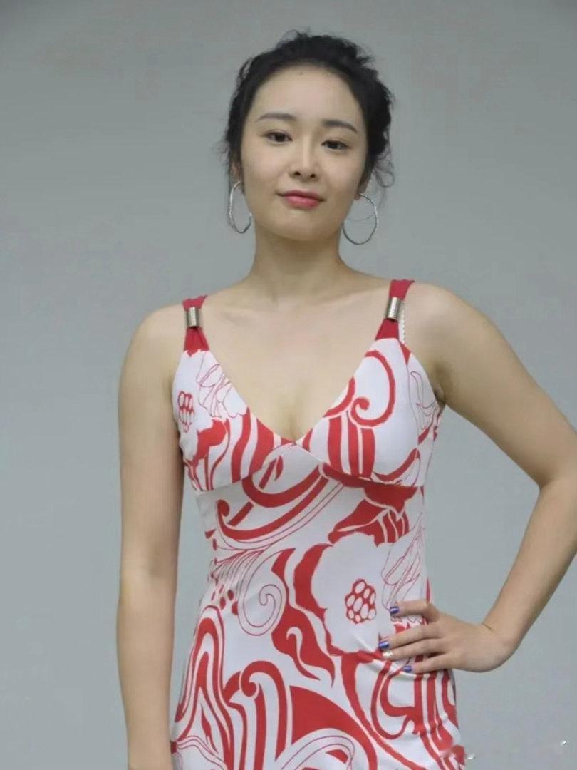 高叶演艺圈早期还是很好看很可爱的，可是就是不火，好在现在已经火起来了，就算是现在