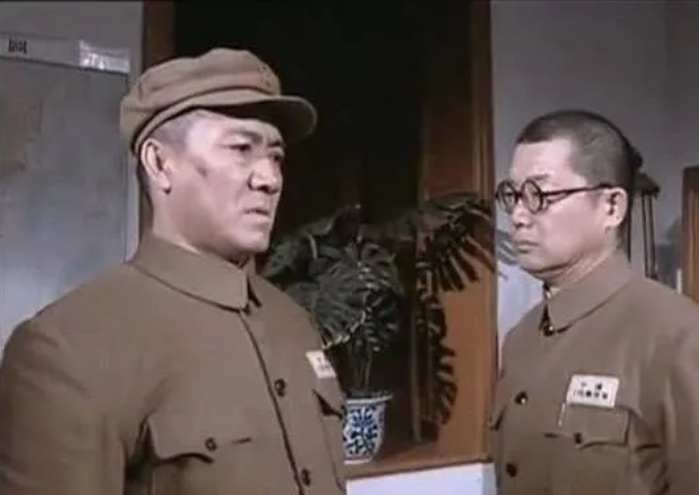 都说在《亮剑》里，李云龙最怕的是旅长，其实我觉得，李云龙最怕的是师长而不是旅长。
