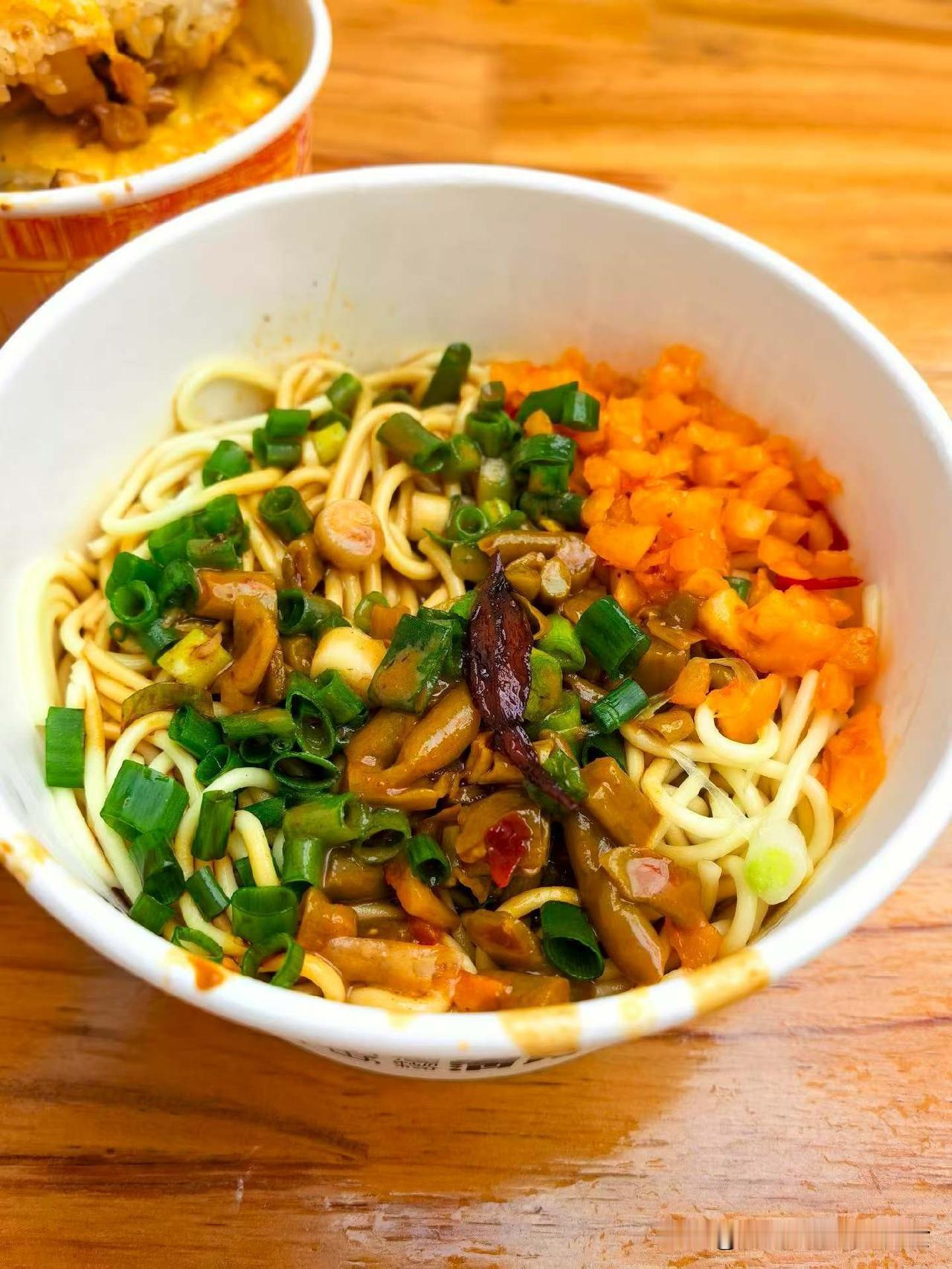 武汉的早晨您好！以前一直听说热干面的美味，这次终于尝到武汉正宗的热干面