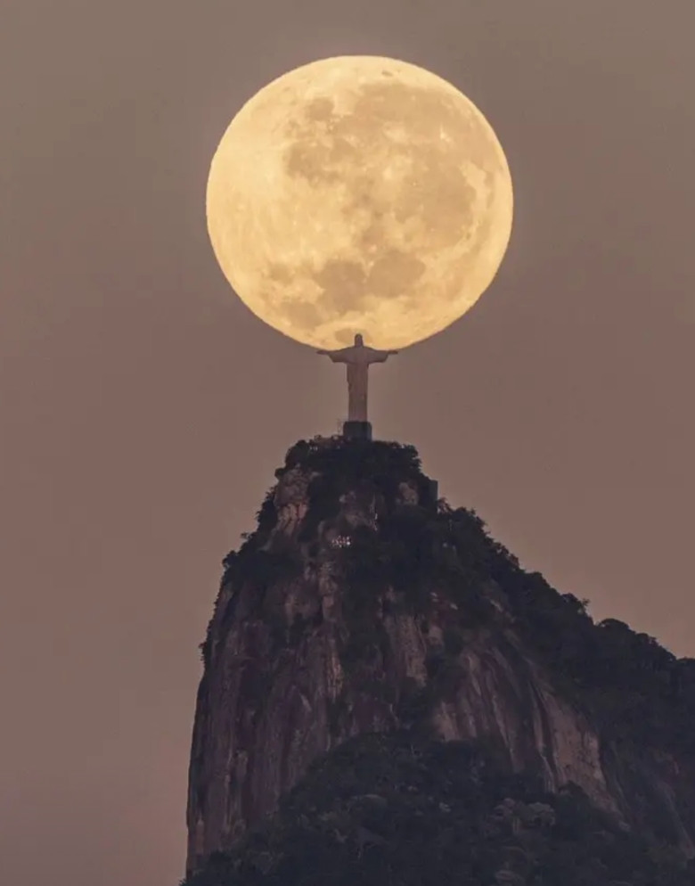 经过三年的尝试，巴西摄影师莱昂纳多·桑斯终于拍摄到了这张令人惊叹的照片，照片中的