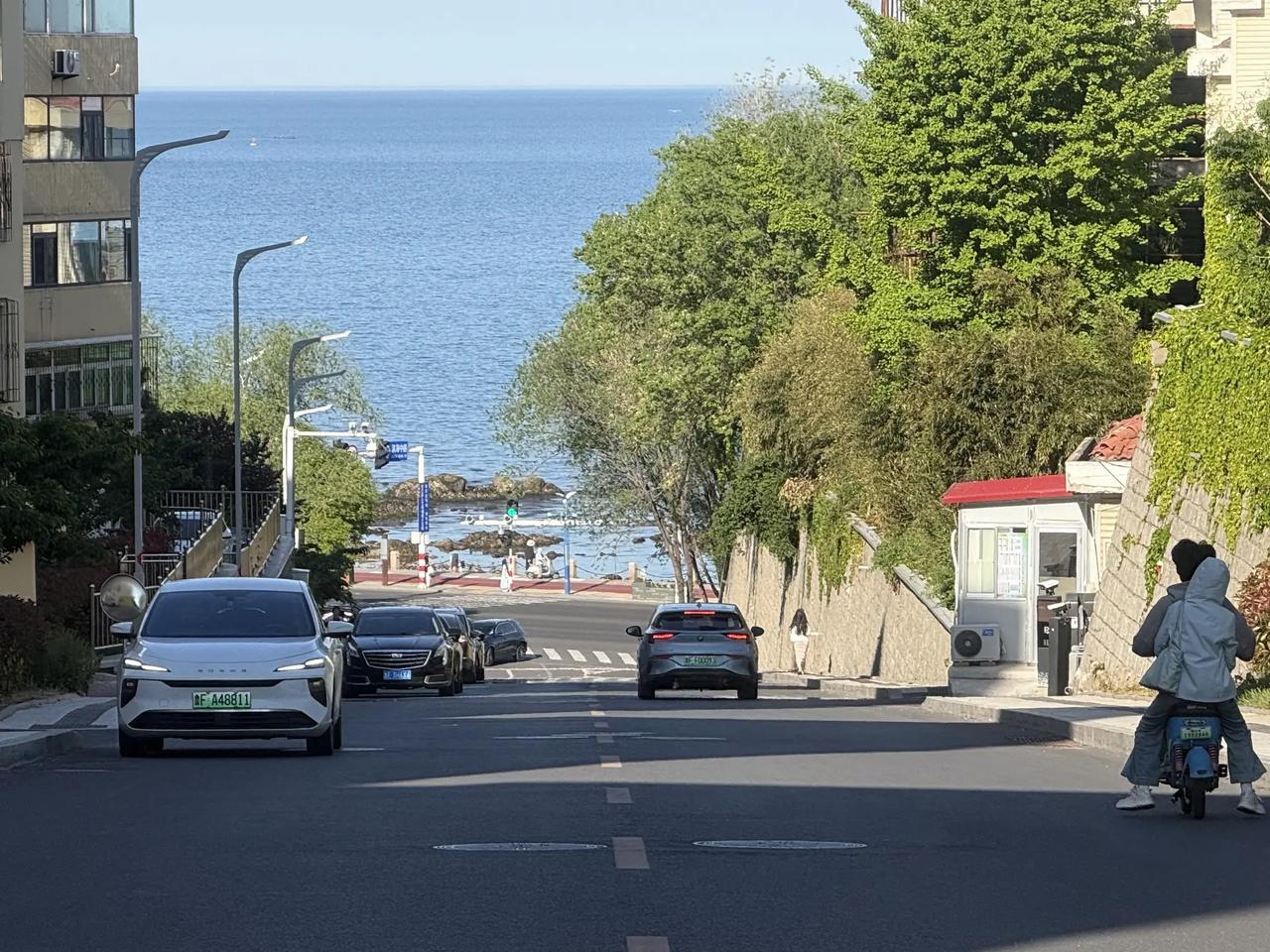 烟台，一座美丽的海滨城市！离海最近的街道海边公路海边城市独有的浪漫海边城