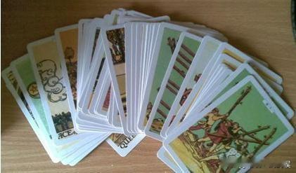 深夜一点，我被弄醒了，猫在叫，我听到厨房有响动，没有太在意，迷迷糊糊又睡了。深