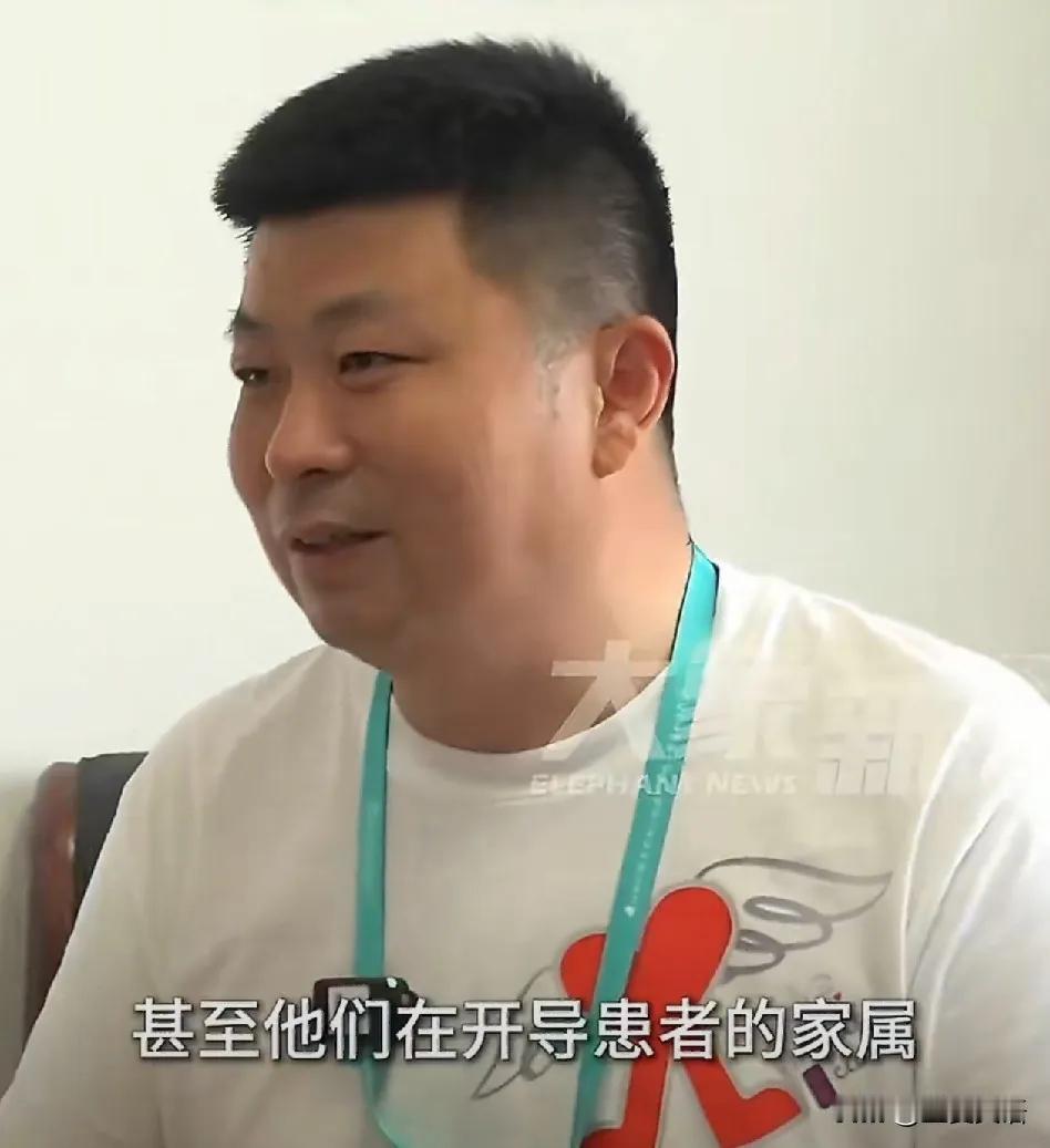 李亚鹏，欣慰了！5月19日，李亚鹏引发了网友热议，原因是近日，嫣然天使儿童