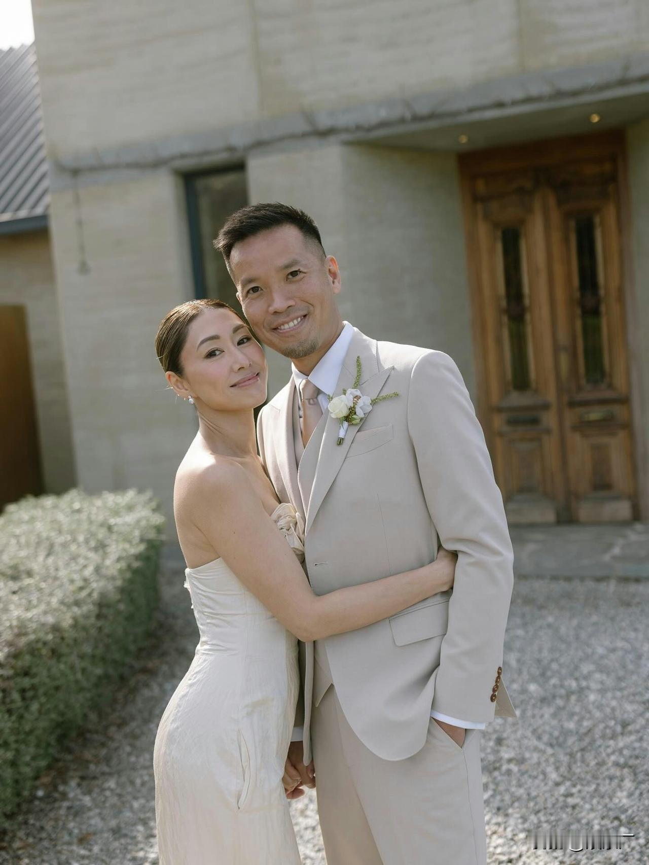 咱就是说胡定欣这新婚生活也太奢华了吧！刚在10月悄悄嫁给医生男友，立马晒出豪宅内