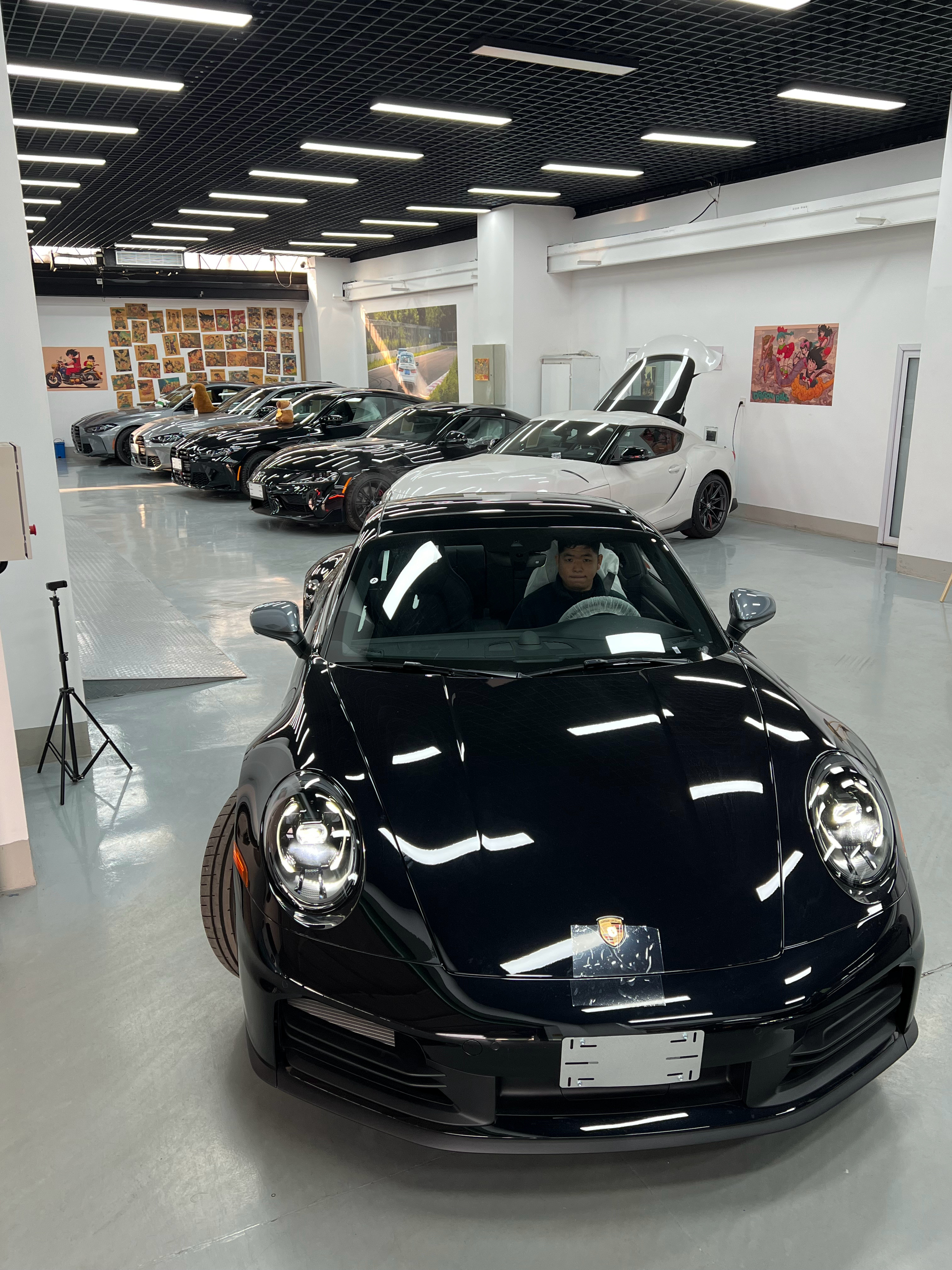 911这个悬挂行程绝了每次下这个坡的时候，右前轮就会离地天津·中国天津自由贸易