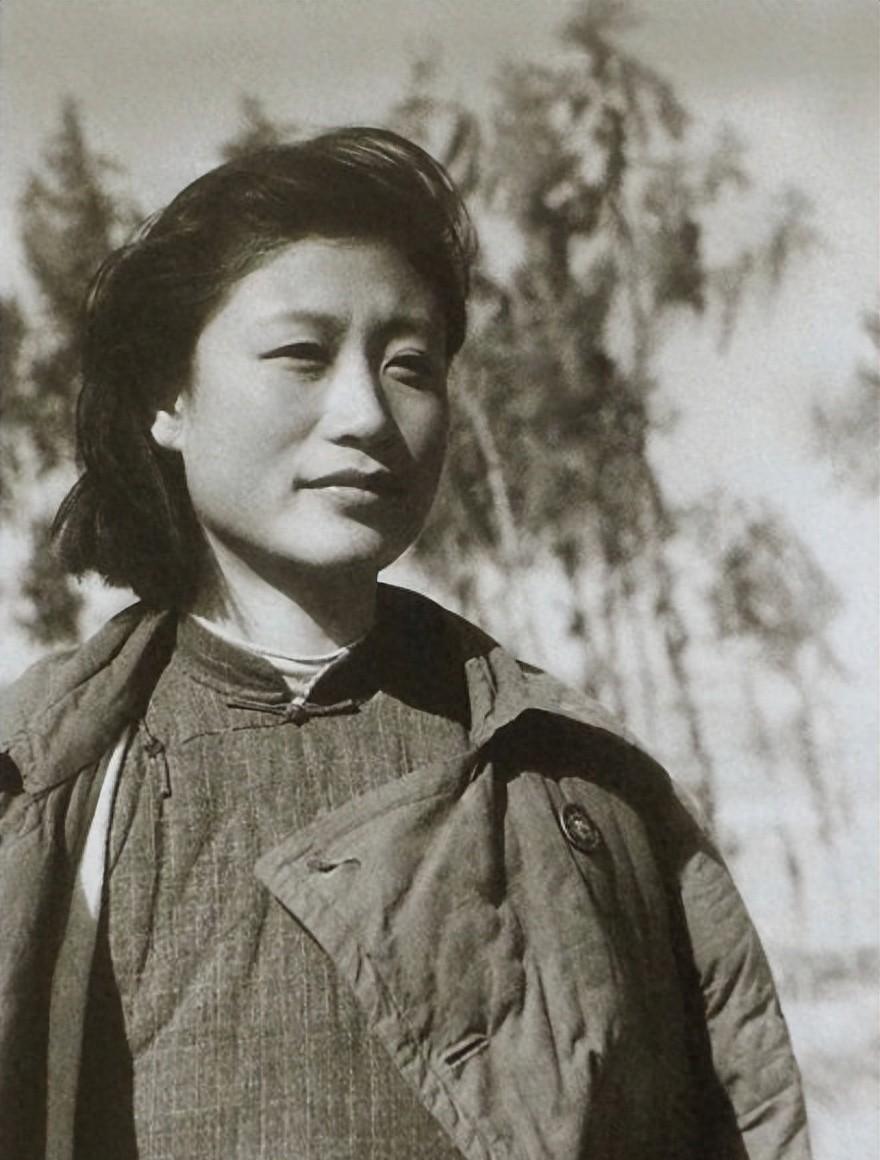 新四军第一美女李又兰有多美？年轻时留影清秀高雅，后来成为上将夫人，2012年才去