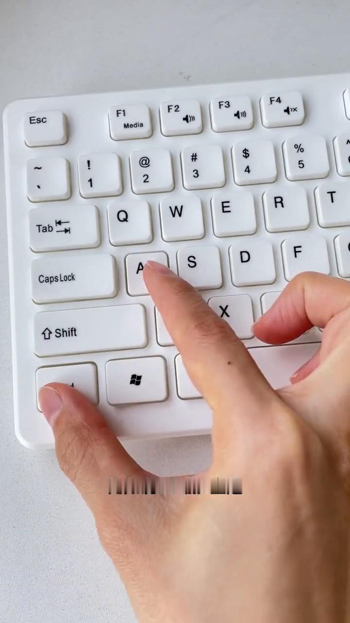 学会这3个按键你也是电脑高手。只要你把这三个按键玩明白了，你也是电脑高手。·