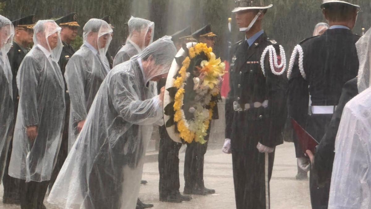 【赖清德暴雨下祭悼大喊“反共保台”，妄称所谓“中华民国国军”击败中华人民共和国解