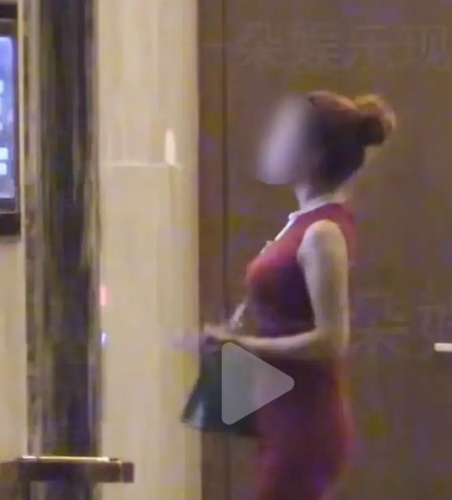 昨天刘大锤放出的那个酒店大瓜硬是把我看笑了本以为包文婧的天这下真要塌了，毕竟