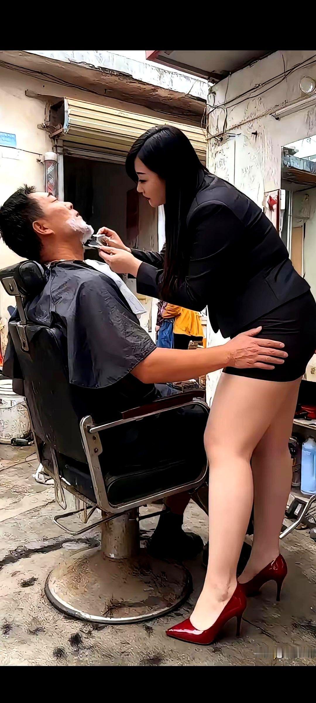 他以为自己赚了。真的。剪个头，刮个脸，手还不老实地“摸”到了天大的便宜。看他