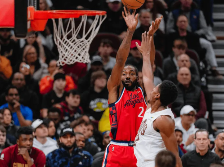 NBA常规赛，快船105-120不敌骑士。赛后，船记更新动态：“快船今晚的表