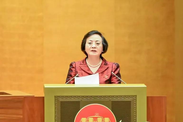 有魄力！越南国会通过《干部与公务员法》（修正案），乡长与省长一个样！越南从法律