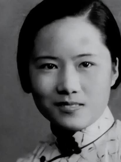 她帮美国造出原子弹，37年后回国，见到周总理第一句话是：“我找不到父母的坟了。”