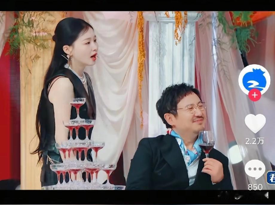 金靖整容了？这个怎么感觉不到从前的感觉了。金靖的活儿真是源源不断，几个笑界大佬