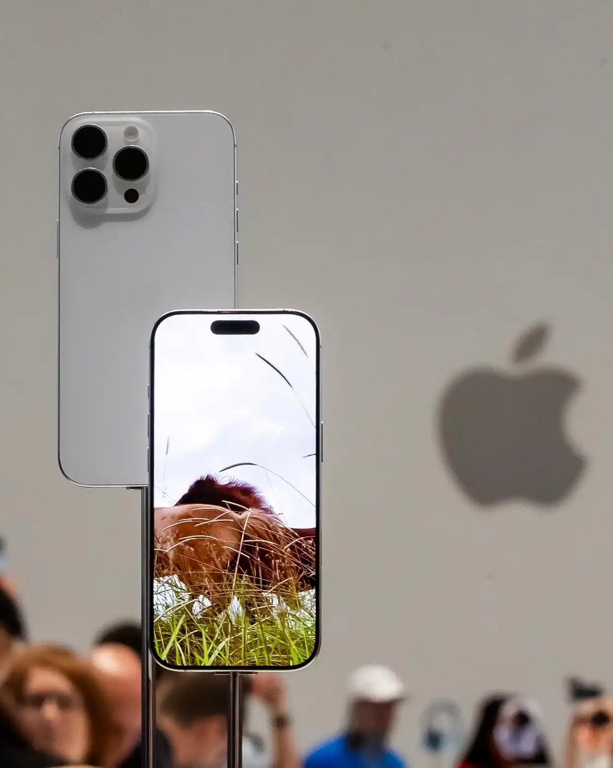 #iPhone为什么无法在美国制造#【英媒解读#特朗普为何不能在美国制造iPho