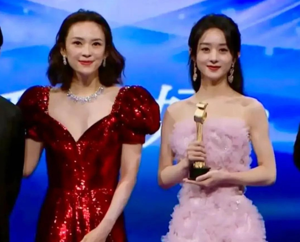 章子怡路演力挺赵丽颖，给足她面子！“大花”的体面，全靠修炼