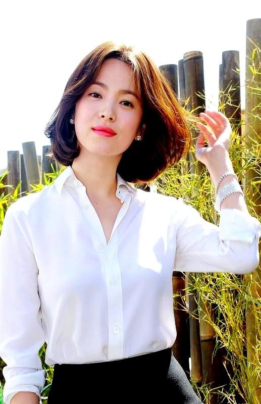 直接破防了家人们！现在网上全在炸“爷青回”，有人说“宋慧乔一开口，我瞬间想起