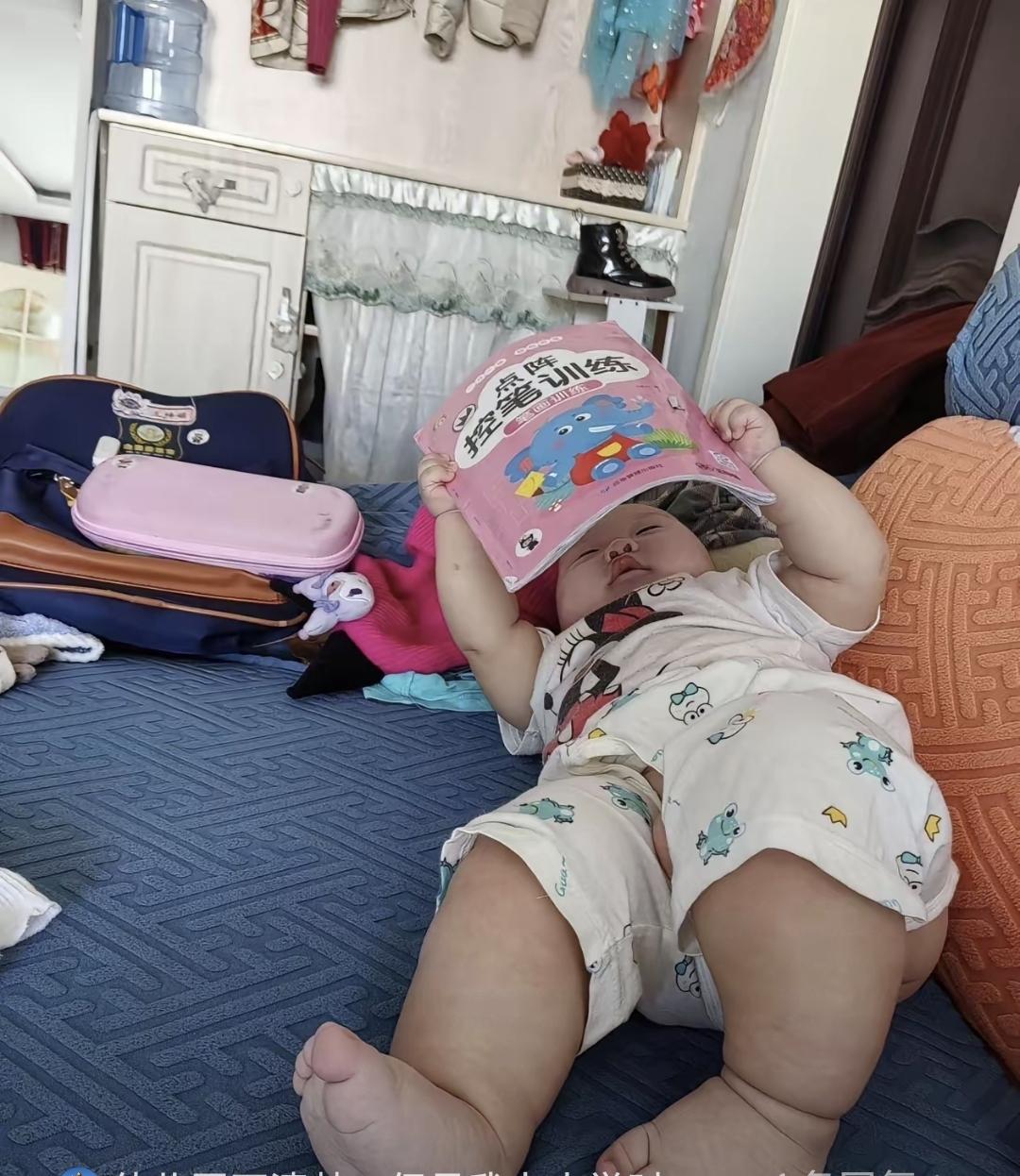 老师走了，园长说“正常流动”，可三年换了五拨人。家长群里没人敢问，怕被说矫情。