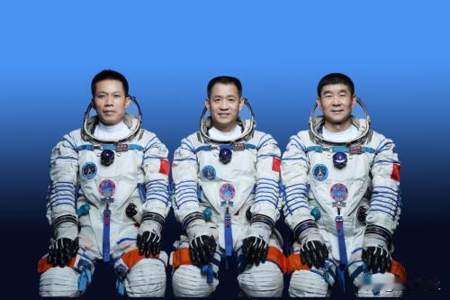 神二十航天员成功返回地球激动人心的时刻！今天，神舟二十号航天员乘组圆满完成任务