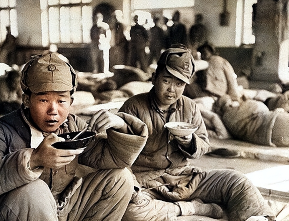 1948年，淮海战役期间，一国军排长率领部队投降。解放军登记时，听到排长名字大感